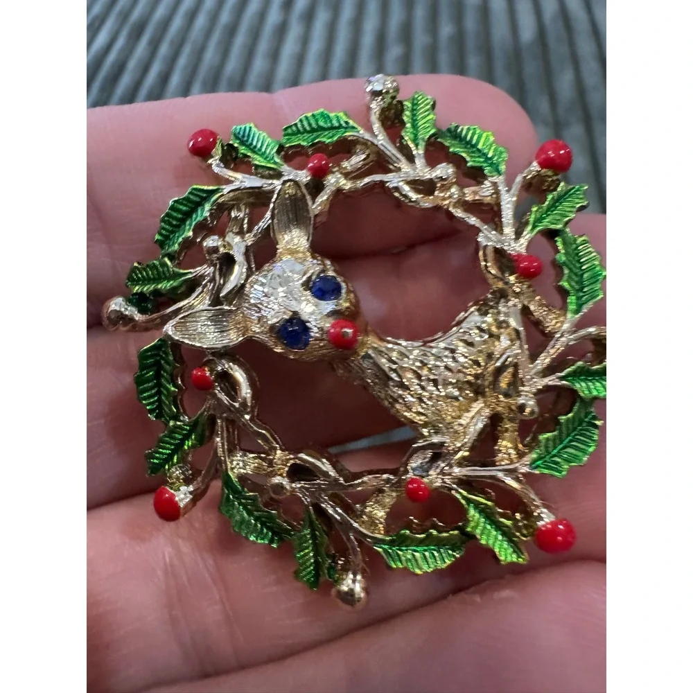 Gerry's Vintage‎ Christmas Gold Tone Reindeer Wreath Holiday Brooch